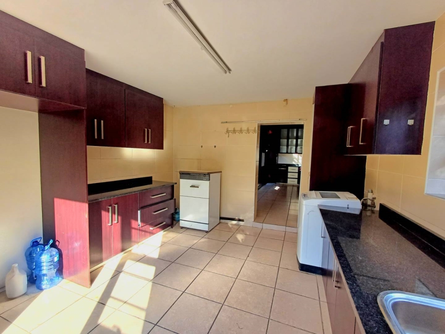 8 Bedroom Property for Sale in Noordhoek Free State